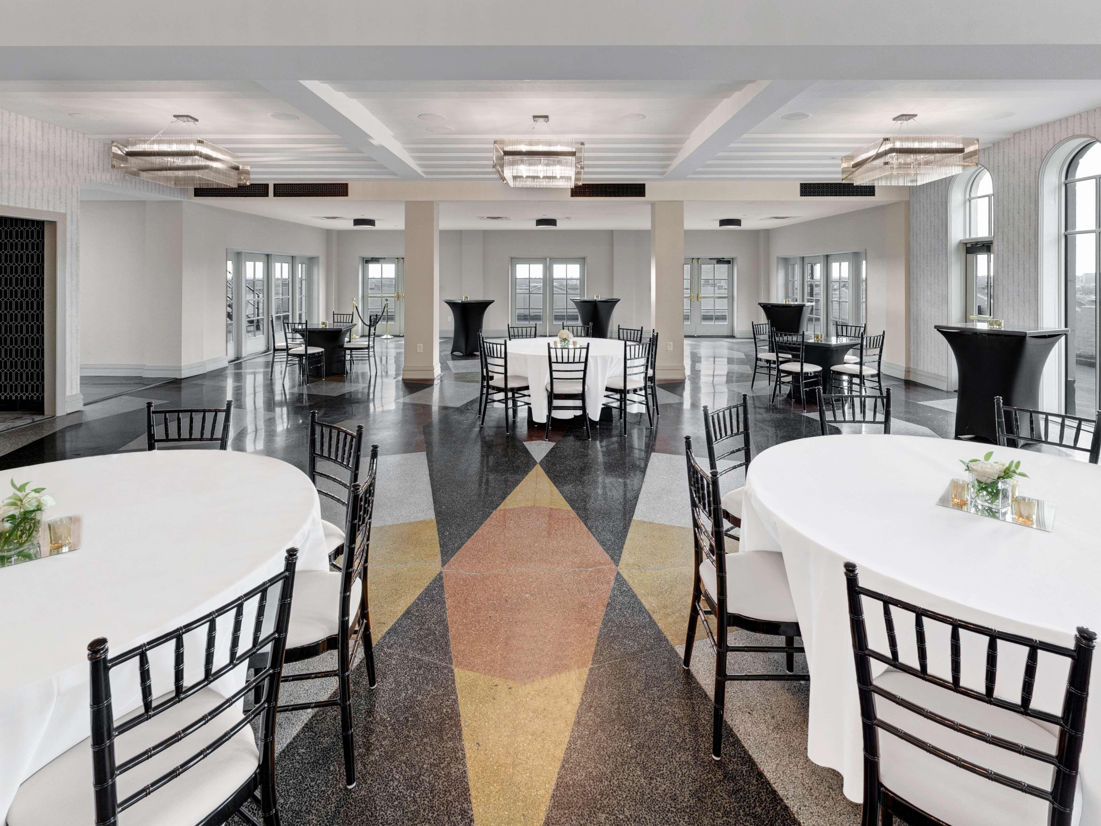 Tulsa Club Hotel Curio Collection By Hilton Екстериор снимка