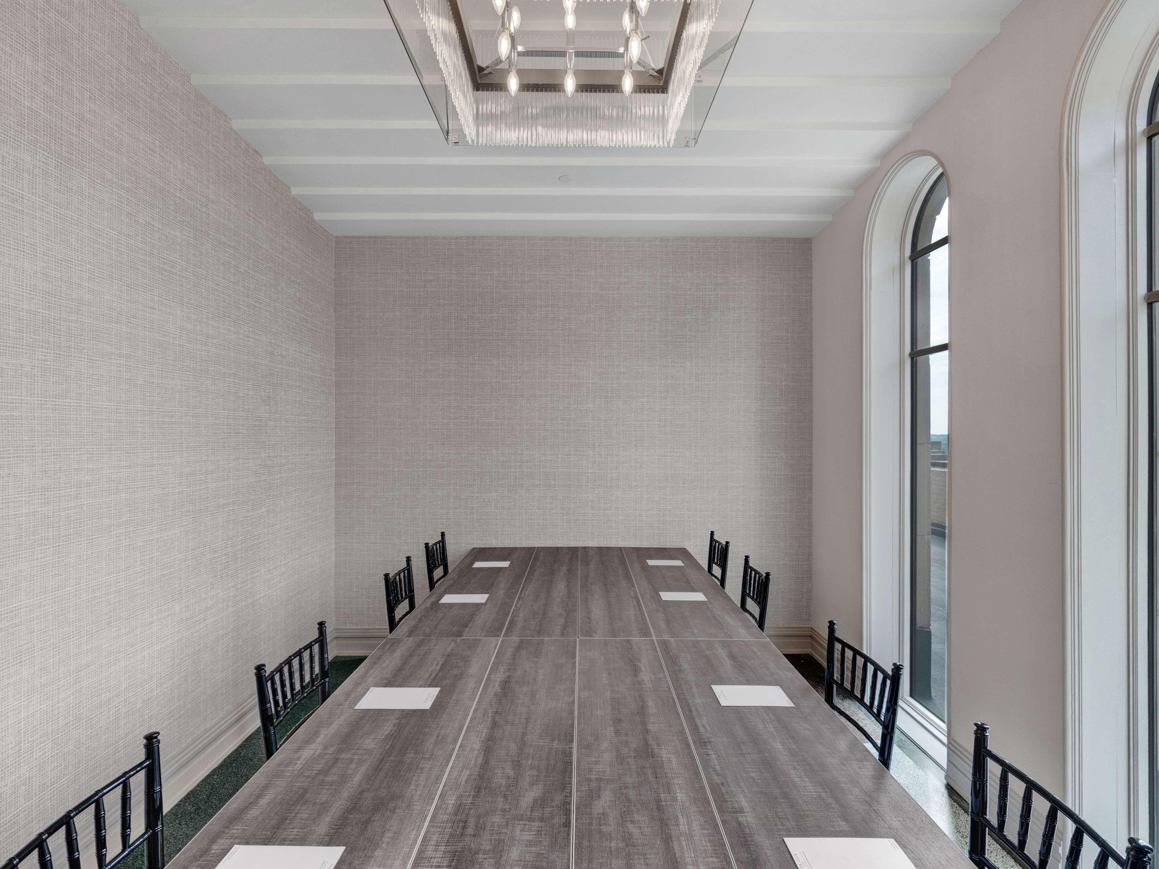 Tulsa Club Hotel Curio Collection By Hilton Екстериор снимка